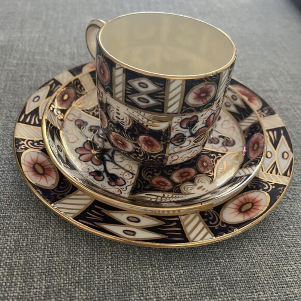 Royal Crown Derby Imari Trio Cup Saucer Plate Set Pattern 1001 519 England‎ Gold